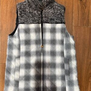 Simply Southern Gray Plaid quilted Vest - women’s medium
